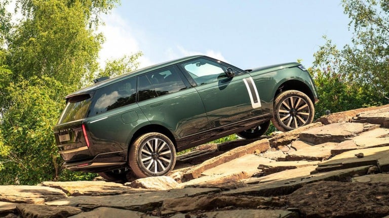 Νέο Range Rover: Τι ακριβώς να περιμένουμε από το μοντέλο
