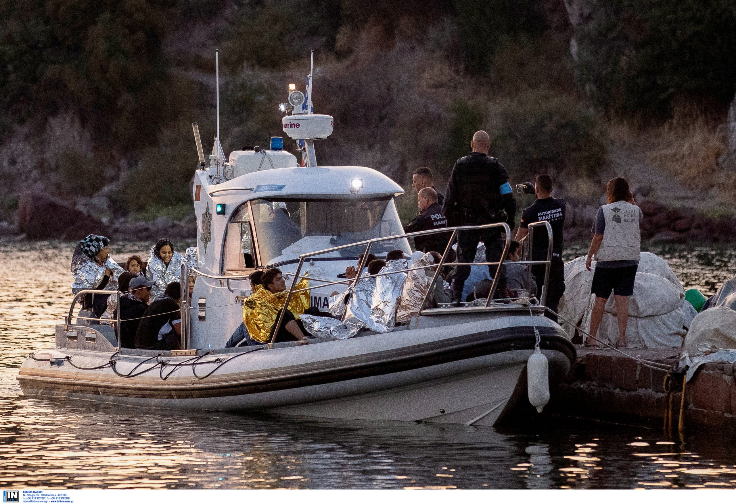 Politico: Η Frontex σταματά το πρόγραμμα επανένταξης απελαθέντων μεταναστών λόγω έλλειψης χρημάτων