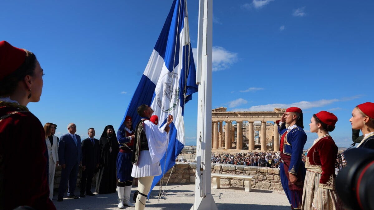 Η 28η Οκτωβρίου στην ελληνική λογοτεχνία: Πώς «αποτυπώθηκαν» στο χαρτί ο ηρωισμός, η αγωνία και οι θυσίες 1 Η 28η Οκτωβρίου στην ελληνική λογοτεχνία: Πώς «αποτυπώθηκαν» στο χαρτί ο ηρωισμός, η αγωνία και οι θυσίες