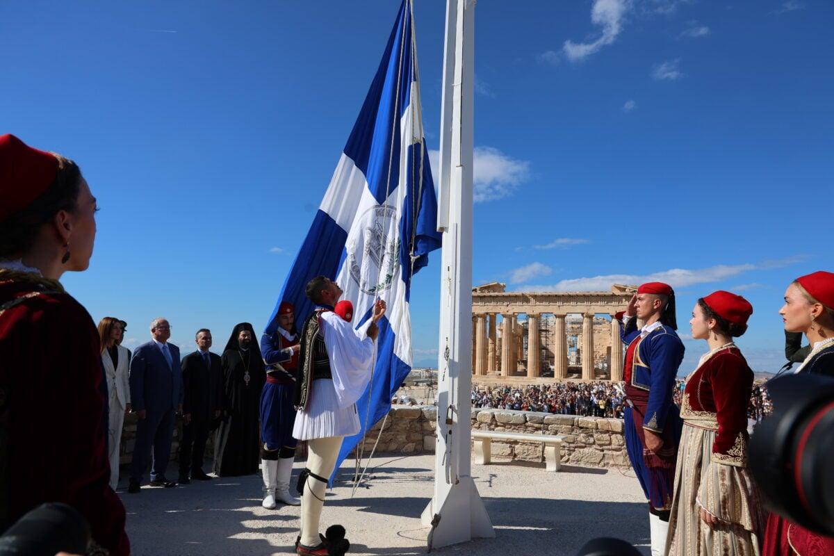 Η 28η Οκτωβρίου στην ελληνική λογοτεχνία: Πώς «αποτυπώθηκαν» στο χαρτί ο ηρωισμός, η αγωνία και οι θυσίες