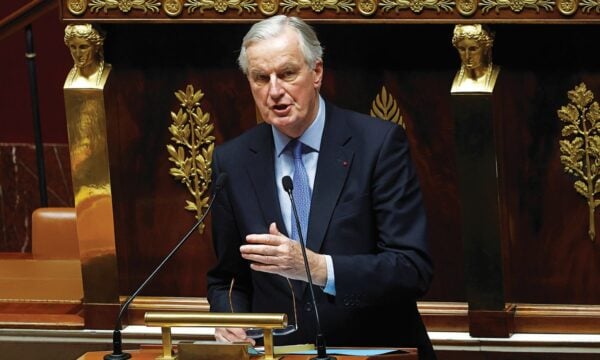 Politico: Η Γαλλία γίνεται ο νέος «μεγάλος ασθενής» της Ευρώπης – Η δημοσιονομική και κοινωνική κρίση ανησυχεί τις αγορές