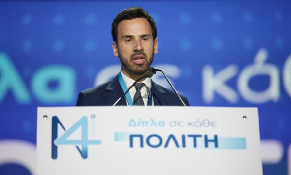 Ρωμανός: «Μεγάλο ψέμα» ότι ο Τσίπρας ήταν πάντα απέναντι στη βία – Η Αυγή είχε ένθετο «ω έλατο, ω έλατο τι ωραία που αρπάζεις»