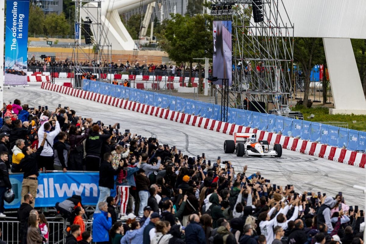 Allwyn και McLaren Racing: Η Formula 1 ήρθε στην Αθήνα με το «Live in Athens» 11 Allwyn και McLaren Racing: Η Formula 1 ήρθε στην Αθήνα με το «Live in Athens»
