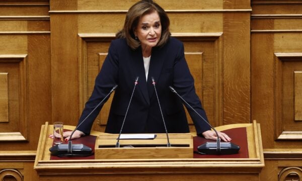 Ντόρα Μπακογιάννη: Ένταση στο νοσοκομείο Χανίων – «Κλείσ’ το το στόμα σου, πουλάκι μου»