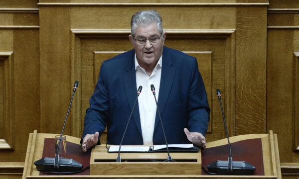 Κουτσούμπας: «Οι λαοί μπορούν να νικήσουν ακόμη και τον πιο ισχυρό αντίπαλο» – Το μήνυμα για την 28η Οκτωβρίου