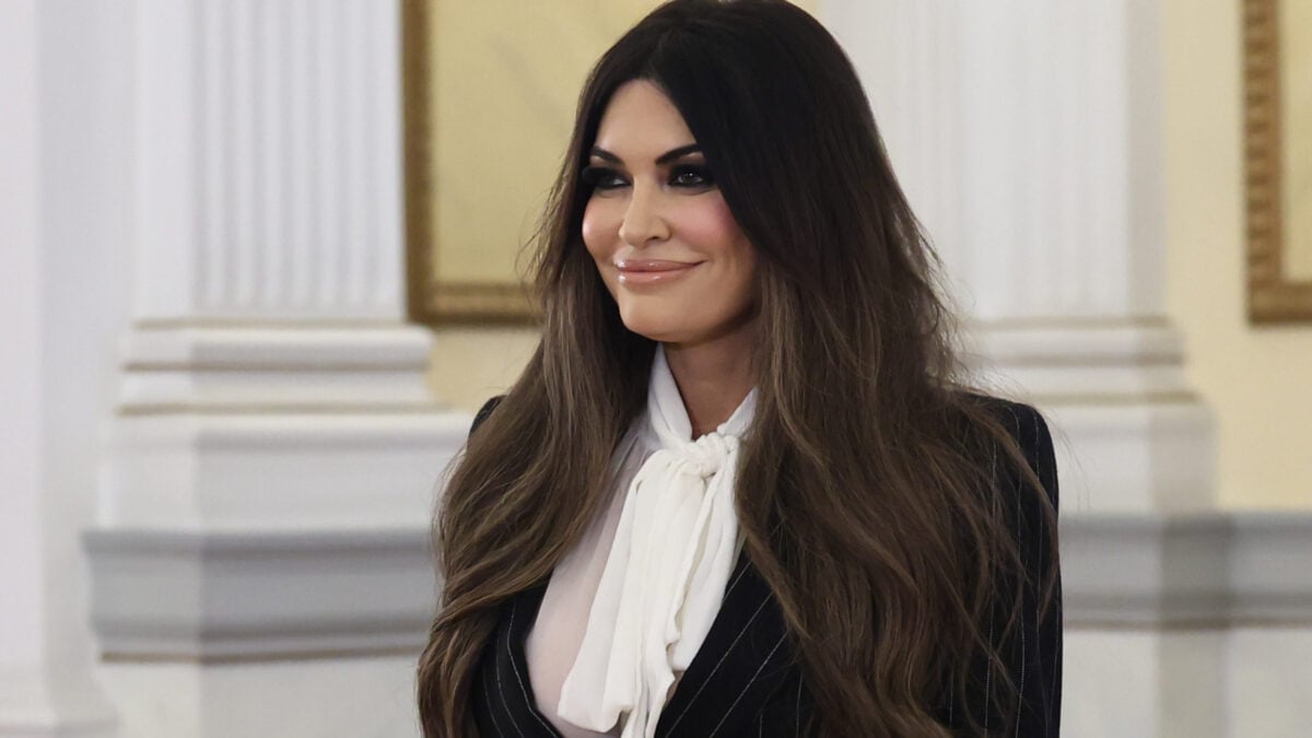 Λευκός Οίκος: Ζήτησε από την Κίμπερλι Γκίλφοϊλ να αποχωρήσει από τη θέση της 1 Λευκός Οίκος: Ζήτησε από την Κίμπερλι Γκίλφοϊλ να αποχωρήσει από τη θέση της