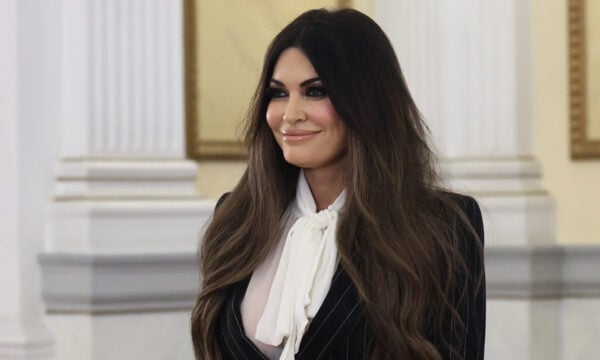 Λευκός Οίκος: Ζήτησε από την Κίμπερλι Γκίλφοϊλ να αποχωρήσει από τη θέση της