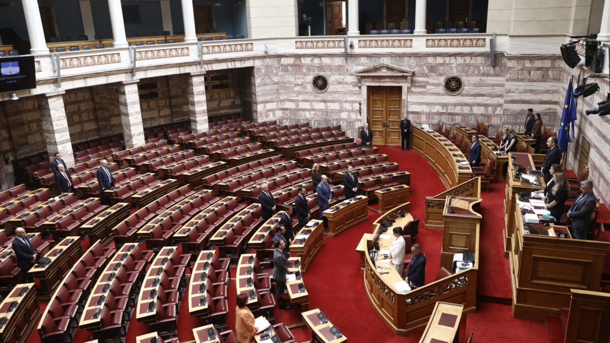 Βουλή: Φωταγωγήθηκε στα μωβ για το Σύνδρομο Rett – Δείτε φωτογραφίες 3 Βουλή: Φωταγωγήθηκε στα μωβ για το Σύνδρομο Rett – Δείτε φωτογραφίες