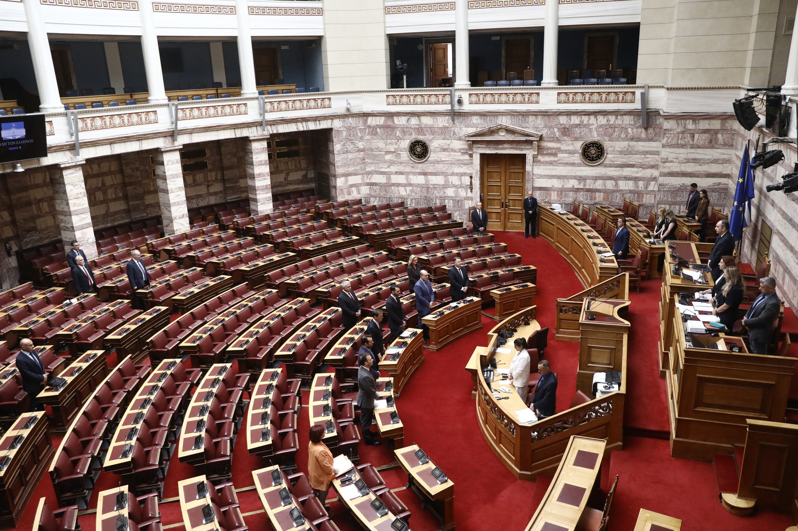 Βουλή: Φωταγωγήθηκε στα μωβ για το Σύνδρομο Rett – Δείτε φωτογραφίες