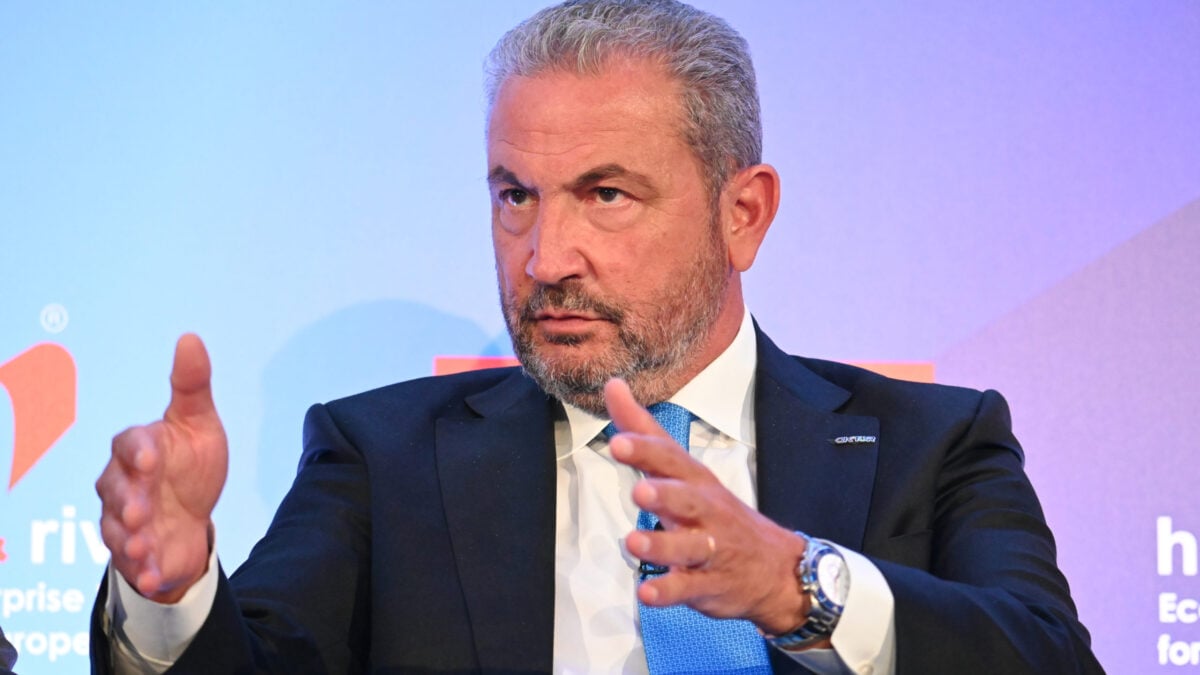 Αλέξανδρος Εξάρχου: Η Κίμπερλι Γκίλφοϊλ συνέβαλε καθοριστικά στον Κάθετο Διάδρομο 1 Αλέξανδρος Εξάρχου: Η Κίμπερλι Γκίλφοϊλ συνέβαλε καθοριστικά στον Κάθετο Διάδρομο