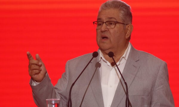 Κουτσούμπας: «Από τη Μαδρίτη ως το Παρίσι κι από το Παρίσι ως το Σύνταγμα, η νέα γενιά διεκδικεί αυτά που της στερούν» – Βίντεο
