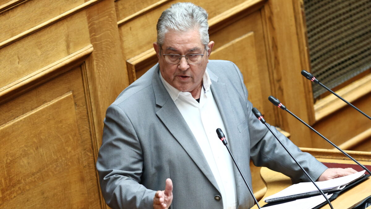 Κουτσούμπας στη Βουλή: «Φτάνει η κοροϊδία» – Σφοδρά πυρά στην κυβέρνηση για ακρίβεια και ενέργεια 1 Κουτσούμπας στη Βουλή: «Φτάνει η κοροϊδία» – Σφοδρά πυρά στην κυβέρνηση για ακρίβεια και ενέργεια