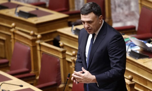 Βουλή: Ο Κικίλιας ζήτησε από τον Βελόπουλο να ανακαλέσει όσα είπε για το Λιμενικό και τα τουρκικά αλιευτικά – ΒΙΝΤΕΟ