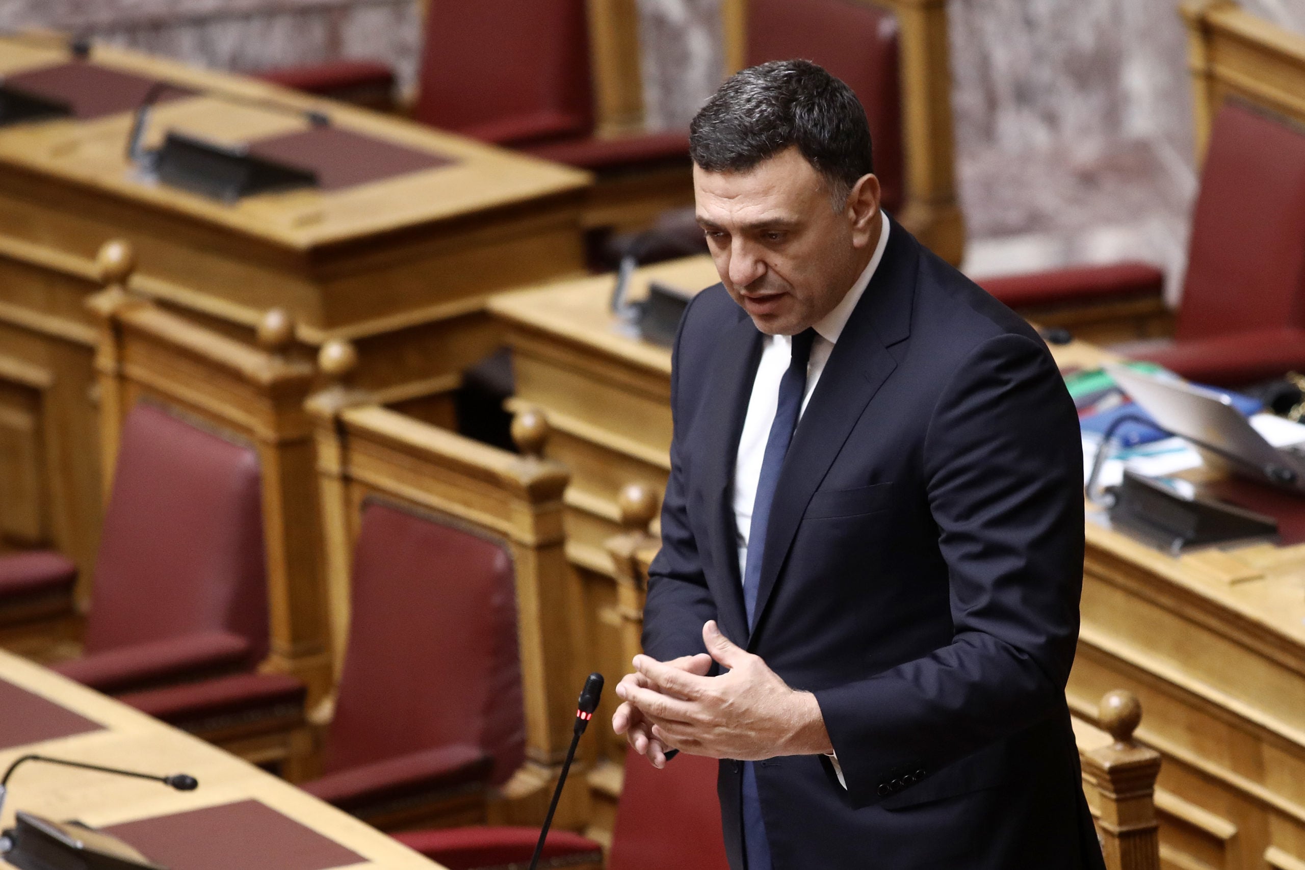 Βουλή: Ο Κικίλιας ζήτησε από τον Βελόπουλο να ανακαλέσει όσα είπε για το Λιμενικό και τα τουρκικά αλιευτικά – ΒΙΝΤΕΟ
