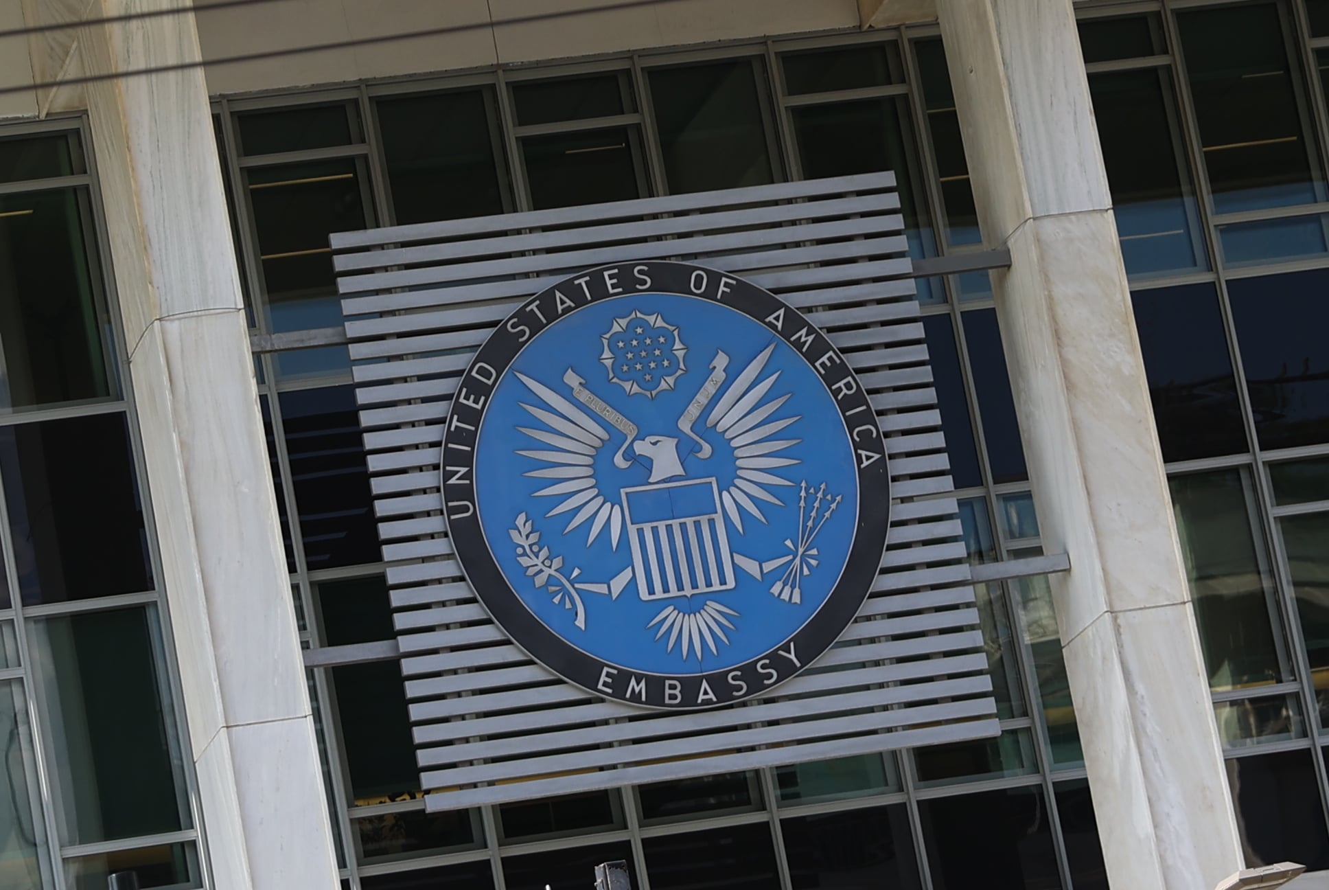ΗΠΑ: Η αποπομπή της Γκίλφοϊλ αποκαλύπτει κρίση στο Στέιτ Ντιπάρτμεντ – Χωρίς πρέσβη το 47% των αμερικανικών διπλωματικών αποστολών