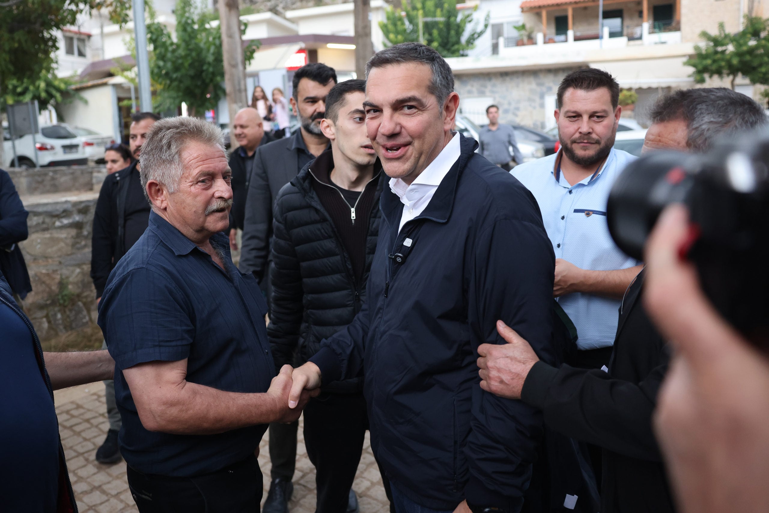 Τσίπρας στην Κρήτη: «Η Κρήτη δεν είναι ο τόπος της λαμογιάς – Οι φραπέδες και οι χασάπηδες είναι στα καφέ του Κολωνακίου» – ΦΩΤΟ