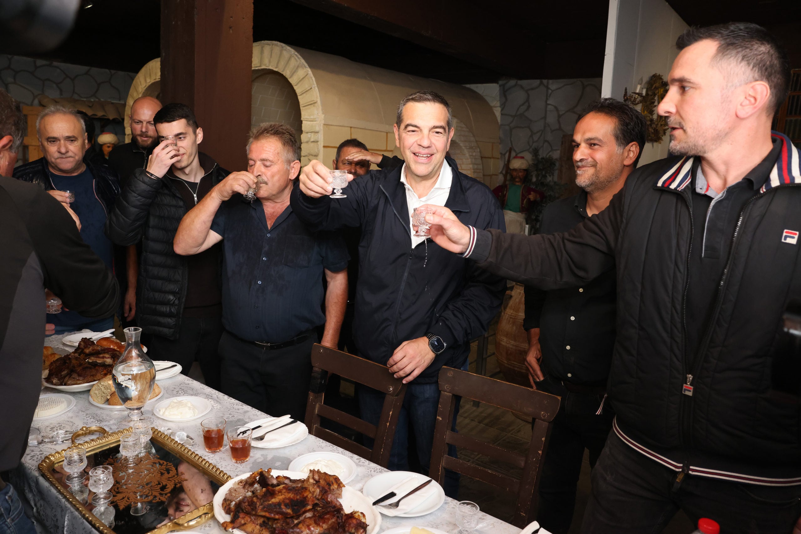 Τσίπρας στην Κρήτη: «Η Κρήτη δεν είναι ο τόπος της λαμογιάς – Οι φραπέδες και οι χασάπηδες είναι στα καφέ του Κολωνακίου» – ΦΩΤΟ 12 ΑΛΕΞΗΣ ΤΣΙΠΡΑΣ