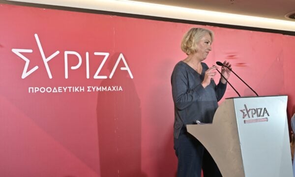 Рена Дуру: Αιχμές για τον Τσίπρα και μήνυμα κατά των «σωτήρων»