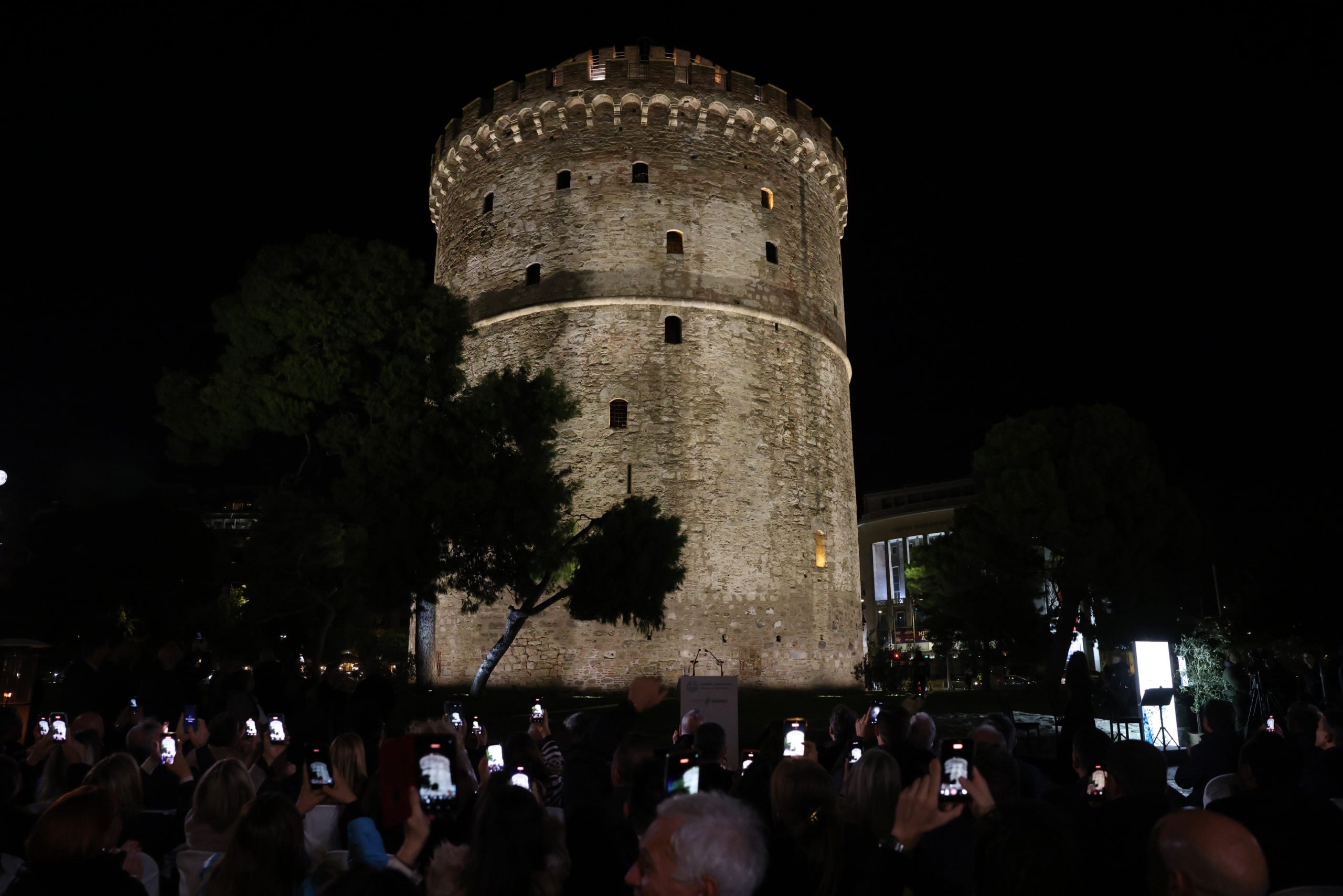 Μητσοτάκης: Σήμερα ο φωτισμός αναδεικνύει ολόκληρη τη Θεσσαλονίκη 13 Μητσοτάκης: Σήμερα ο φωτισμός αναδεικνύει ολόκληρη τη Θεσσαλονίκη