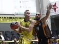 Μαρούσι – Προμηθέας Πάτρας: Οπαδοί πέταξαν στο παρκέ ψεύτικα 500ευρα για τους Πατρινούς
