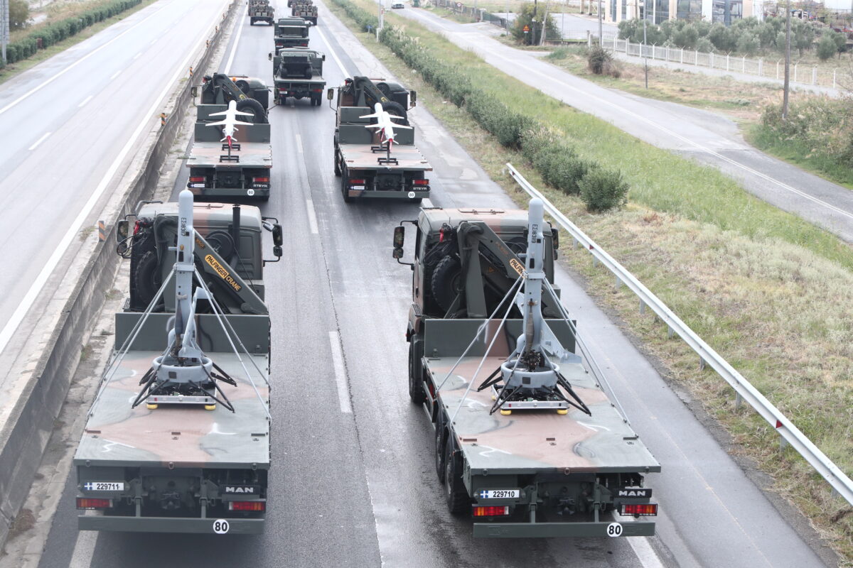 Θεσσαλονίκη: Η τελική πρόβα για την παρέλαση της 28ης Οκτωβρίου – Η «Ασπίδα του Αχιλλέα» και η «Σφενδόνη του Δαβίδ» 21 Θεσσαλονίκη: Η τελική πρόβα για την παρέλαση της 28ης Οκτωβρίου – Η «Ασπίδα του Αχιλλέα» και η «Σφενδόνη του Δαβίδ»