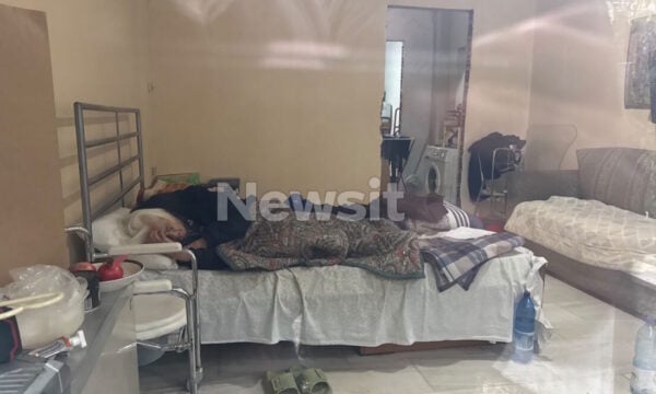 Θεσσαλονίκη: Αναβλήθηκε η έξωση 92χρονης ΑμεΑ από το σπίτι της – «Το έκλεψα από κανέναν; Αυτό είναι το σπίτι μου»
