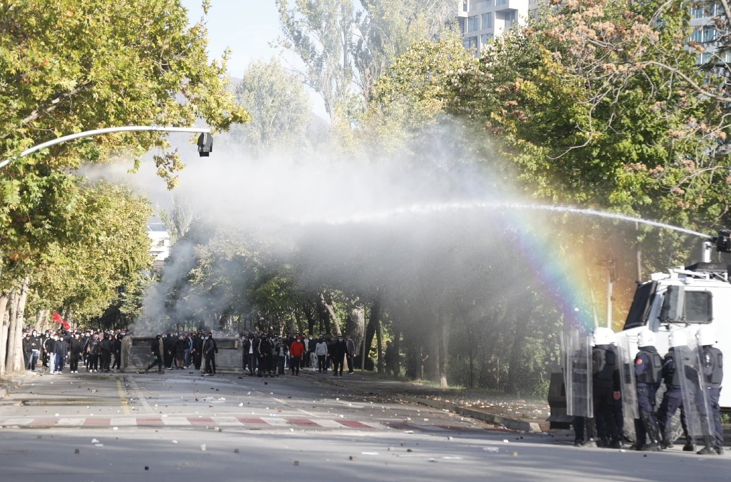 Αλβανία: Ξέσπασαν νέες σφοδρές συγκρούσεις στα Τίρανα – Επιθέσεις σε κυβερνητικά κτήρια 11 ΑΛΒΑΝΙΑ – ΔΙΑΔΗΛΩΣΕΙΣ – ΦΩΤΟΓΡΑΦΙΑ: X