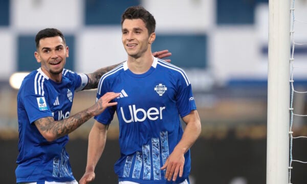 Κόμο – Μάντσεστερ Γιουνάιτεντ 4-1: Ο Τάσος Δουβίκας σκόραρε στη μεγάλη νίκη των Ιταλών στο Champions League