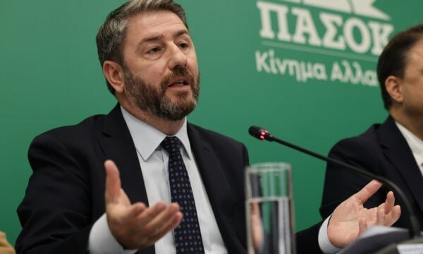 Ανδρουλάκης για Τσίπρα: «Παρά τις επιθέσεις από πιστόλια ή νεροπίστολα, στόχος μας είναι η πολιτική αλλαγή»