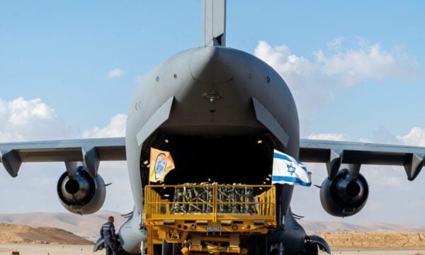 Ιράν: Αμερικανική προετοιμασία για νέο χτύπημα μετά τις εκλογές – Μεταγωγικά με πυρομαχικά φτάνουν στο Ισραήλ