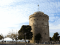 Θεσσαλονίκη: Οι 21 κανονιοβολισμοί εντυπωσίασαν κατά την έπαρση της ελληνικής σημαίας στον Λευκό Πύργο