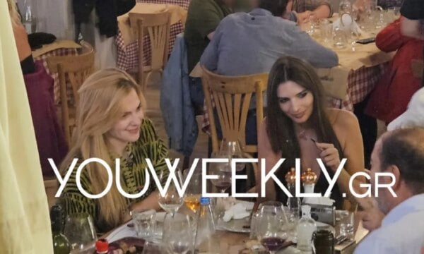 Έμιλι Ραταϊκόφσκι: «Μυστικό δείπνο» με τη Ρένα Μόρφη στο Παγκράτι – Αποκλειστικές φωτογραφίες