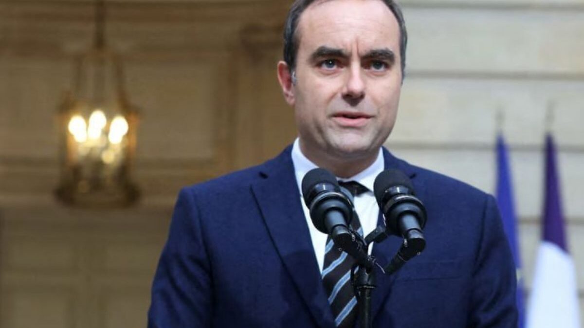 Λεκορνί: Ο Γάλλος πρωθυπουργός προειδοποιεί τους διαδηλωτές ότι κανείς δεν θα επιβάλει την ατζέντα του με βία 1 Λεκορνί: Ο Γάλλος πρωθυπουργός προειδοποιεί τους διαδηλωτές ότι κανείς δεν θα επιβάλει την ατζέντα του με βία