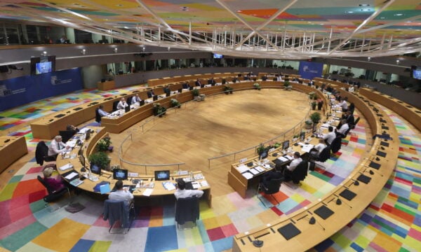 ΕΕ: Σκληρές διαπραγματεύσεις στις Βρυξέλλες για τον νέο προϋπολογισμό – Τα δύο στρατόπεδα