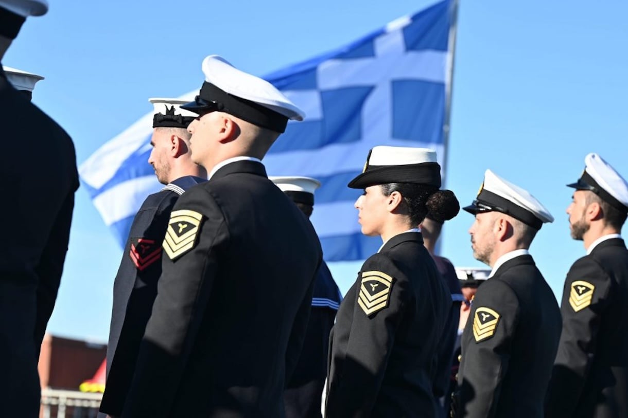 Αρχηγός ΓΕΝ για φρεγάτες FDI: «Οι φρεγάτες FDI αναβαθμίζουν καίρια τις επιχειρησιακές δυνατότητες του Στόλου» 9 Αρχηγός ΓΕΝ - Πλήρωμα της φρεγάτας «ΝΕΑΡΧΟΣ»