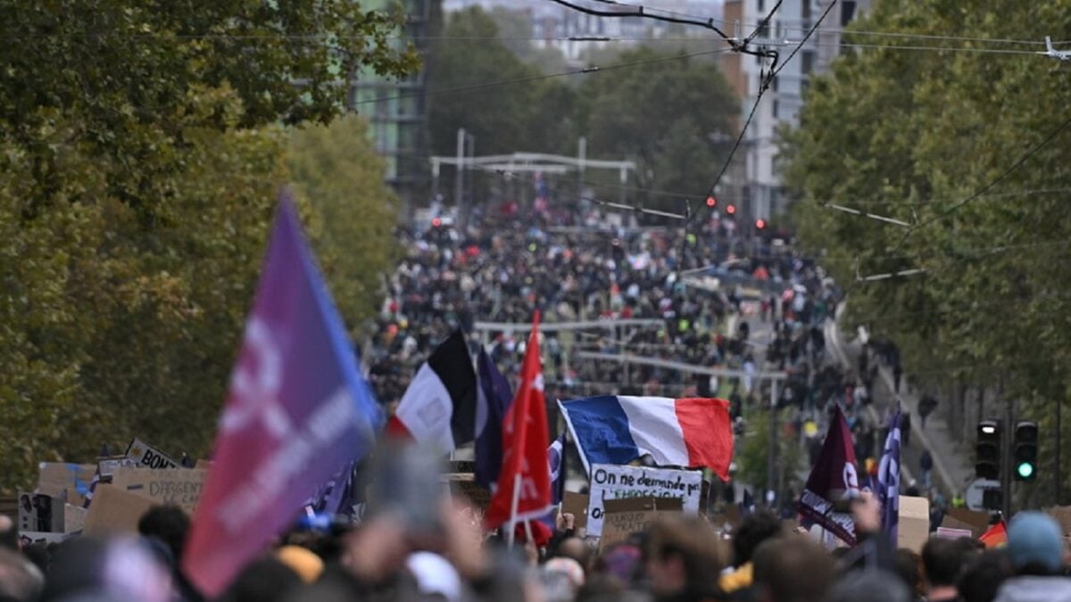 Γαλλία: Έγιναν 135 προσαγωγές στις νέες διαδηλώσεις – Επεισόδια με χρήση χημικών και ρίψεις μολότοφ στη Λυών 1 Γαλλία: Έγιναν 135 προσαγωγές στις νέες διαδηλώσεις – Επεισόδια με χρήση χημικών και ρίψεις μολότοφ στη Λυών