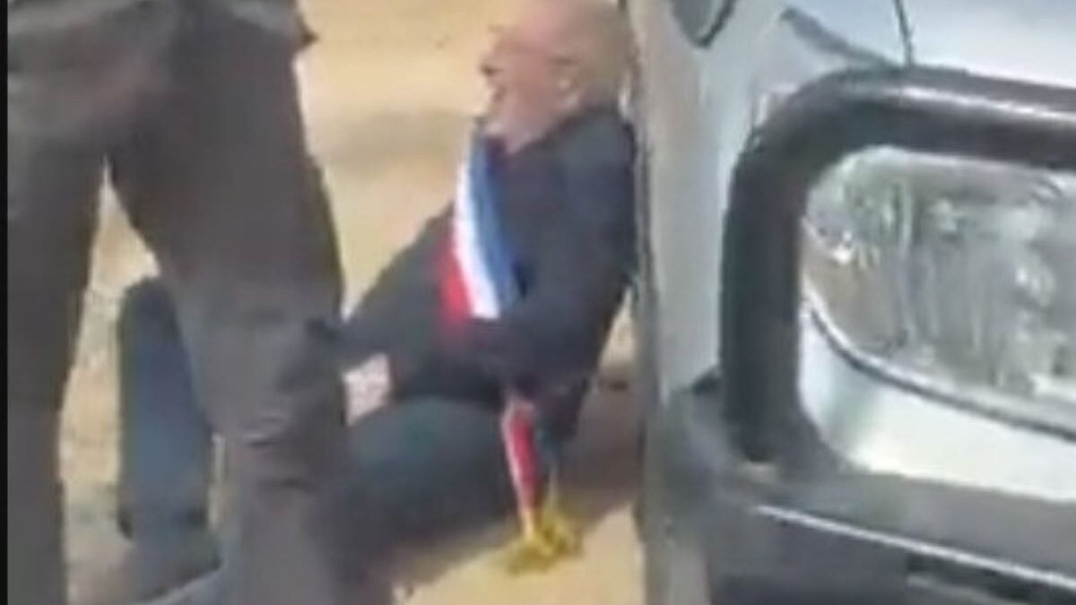 Δυτική Όχθη: Ισραηλινοί έποικοι επιτέθηκαν σε Ευρωπαίους διπλωμάτες – Ξυλοκόπησαν Γάλλο δήμαρχο 1 Δυτική Όχθη: Ισραηλινοί έποικοι επιτέθηκαν σε Ευρωπαίους διπλωμάτες – Ξυλοκόπησαν Γάλλο δήμαρχο