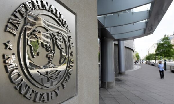 ΔΝΤ για την ελληνική οικονομία: Ασθενέστερη ανάπτυξη και υψηλότερος πληθωρισμός – Το ΑΕΠ αυξάνεται κατά 1,8%