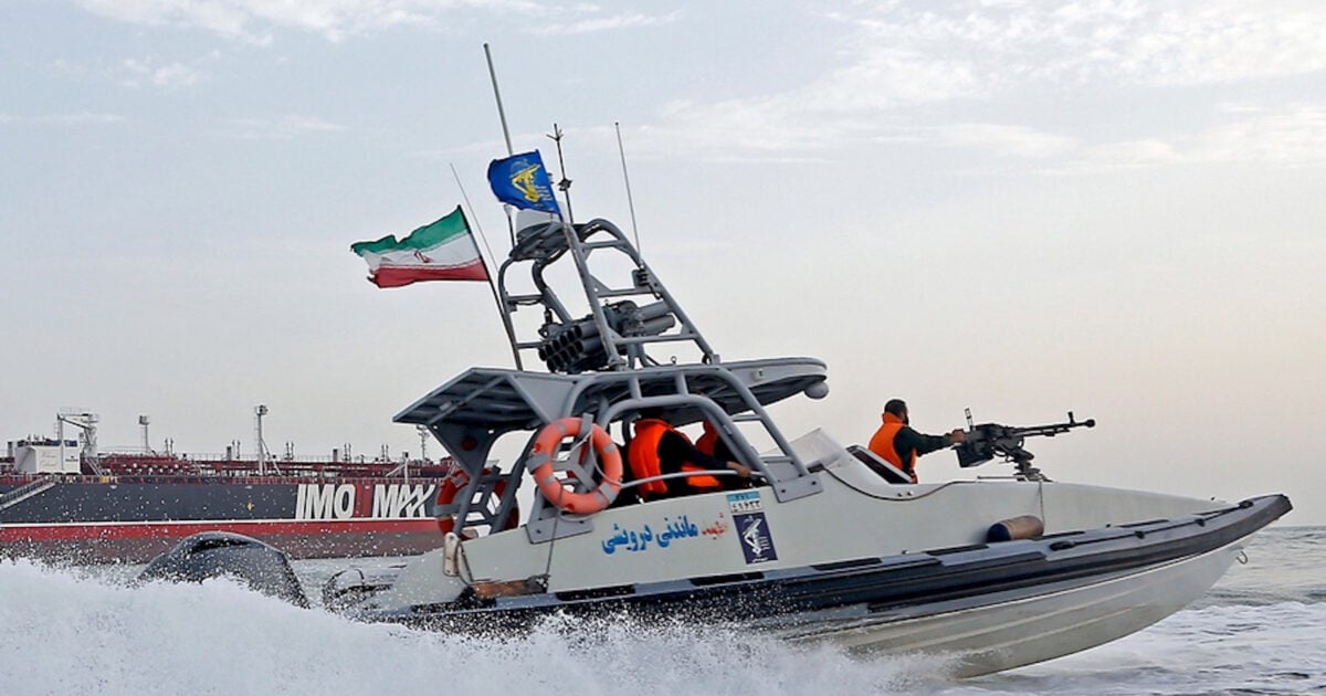 IRGC: Μην ακούτε τις ανοησίες της CENTCOM, ελέγχουμε τα Στενά του Ορμούζ – Φωτιά σε δεξαμενόπλοια που χτύπησαν νάρκες