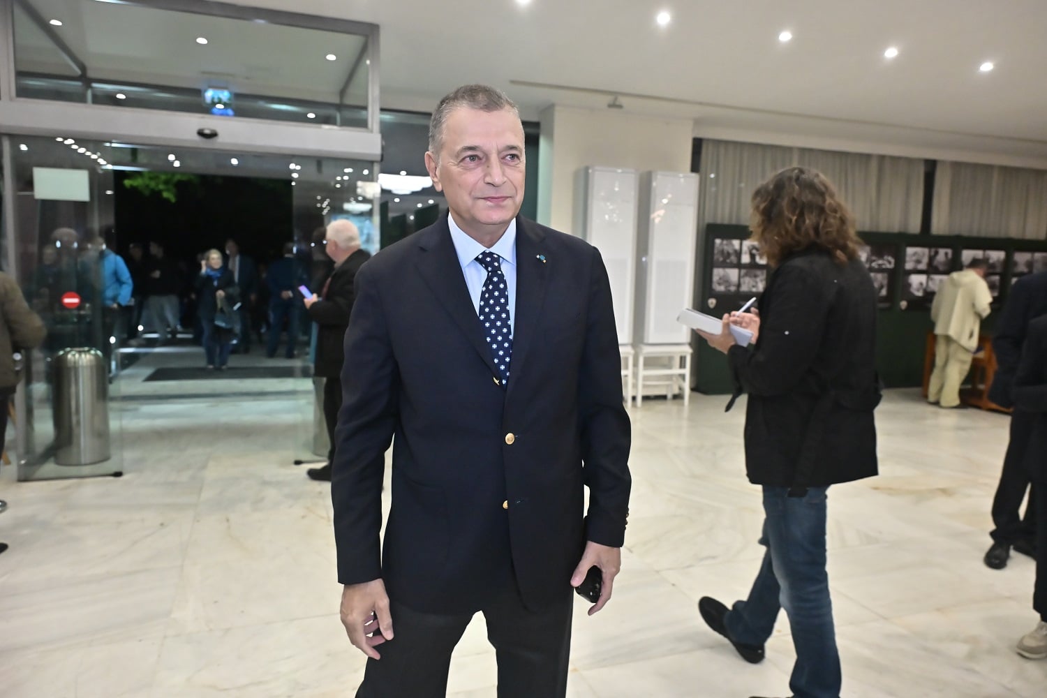 ΟΜΙΛΙΑ ΚΩΣΤΑ ΚΑΡΑΜΑΝΛΗ ΣΤΟ ΠΟΛΕΜΙΚΟ ΜΟΥΣΕΙΟ - INTIME NEWS / ΝΙΚΟΣ ΧΑΛΚΙΟΠΟΥΛΟΣ