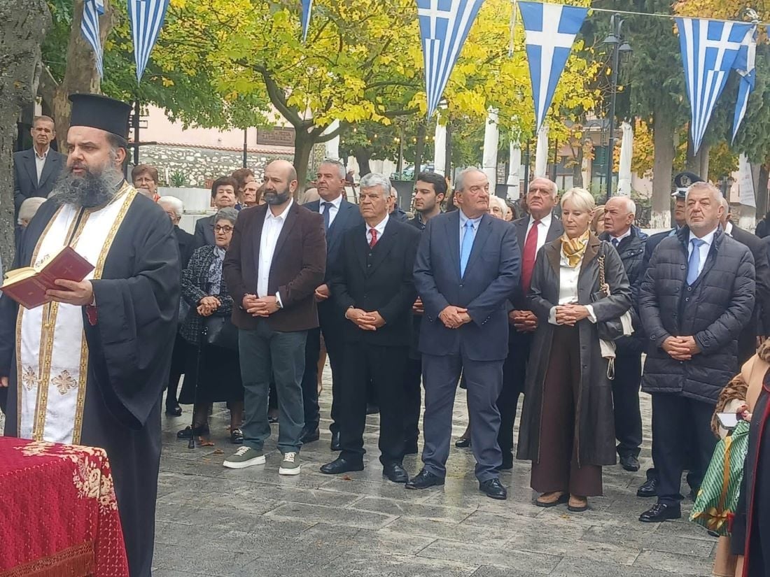 Οι selfies του Μητσοτάκη με παιδιά «γαλάζιων» βουλευτών, η ατάκα Τζιτζικώστα για Δένδια, το μπάσκετ Ανδρουλάκη και οι μεταγραφές στην ΕΛΑΣ 14 Καραμανλής