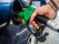 Βενζίνη στα 0,60 ευρώ πουλάει 37χρονος εκατομμυριούχος και παραλύει ολόκληρη πόλη