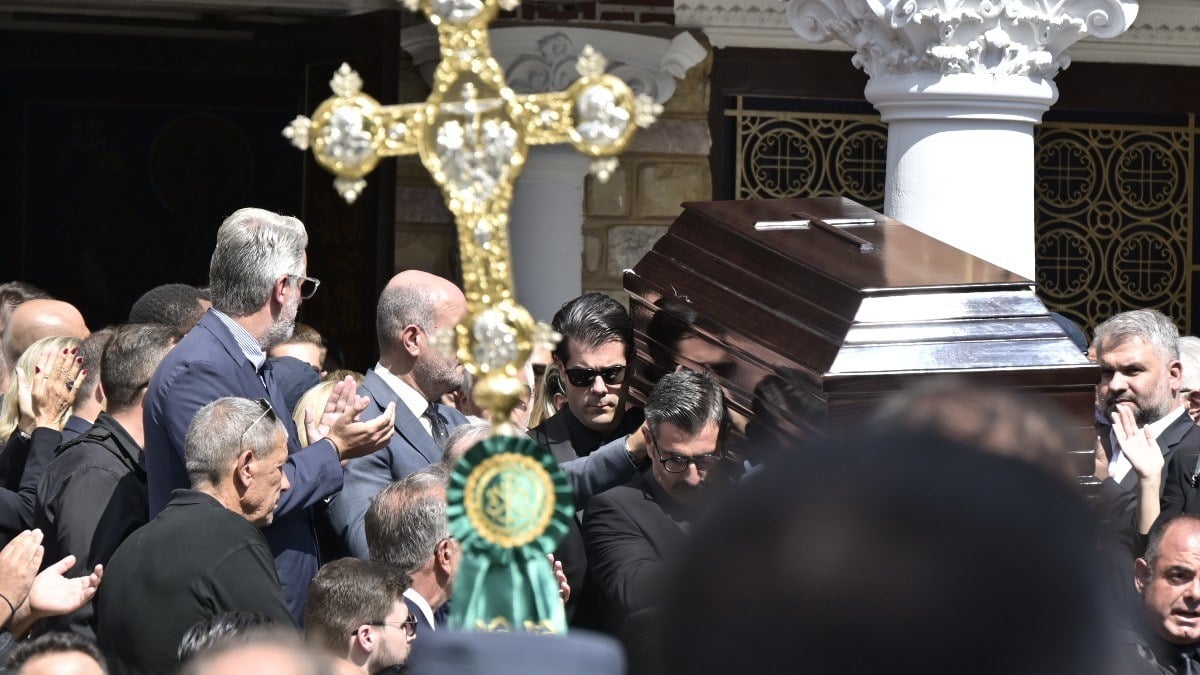 Γιώργος Μαζωνάκης: Η ΕΛ.ΑΣ. σε επιφυλακή για το μνημόσυνο – Πού θα τελεστεί και ποια μέτρα θα ισχύσουν 8 Κηδεία Μαζωνάκη