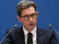MI5: Προειδοποίηση για την Τεχνητή Νοημοσύνη και τα βιολογικά όπλα – «Μπορεί να αλλάξει δραματικά τα δεδομένα»