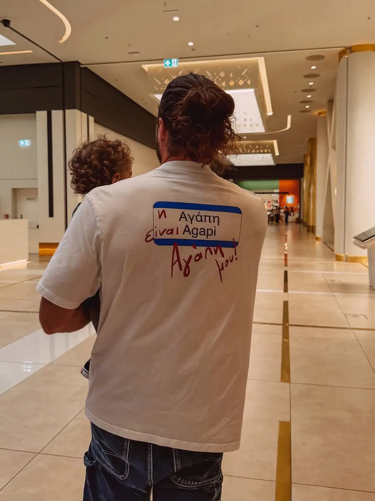 Ευρυδίκη Βαλαβάνη και Γρηγόρης Μόργκαν: Αγκαλιές και παιχνίδια με τον ενός έτους γιο τους – Το οικογενειακό άλμπουμ που μας έλιωσε! 9 Γρηγόρης Μόργκαν