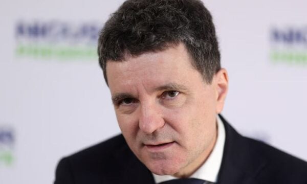 Ρουμανία: Πολιτικό αδιέξοδο και πιέσεις για πρόωρες εκλογές – «Κανείς δεν θέλει μια νέα Ελλάδα»