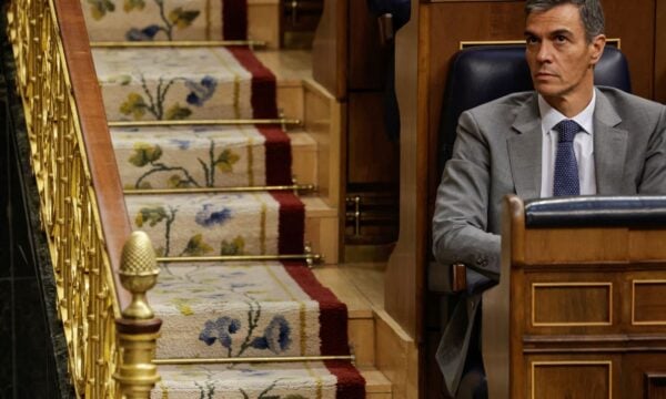 El País: Ο Πέδρο Σάντσεθ δίνει την πιο κρίσιμη εκλογική μάχη – Το πολιτικό του μέλλον κρίνεται στις 29 Νοεμβρίου