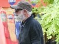 Πέτρος Φιλιππίδης: Επέστρεψε στο σπίτι που είχε καταστραφεί από τη φωτιά και χαμογελά ξανά