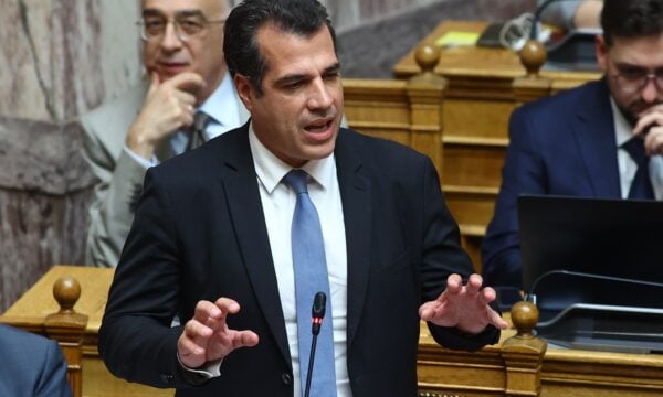 Βουλή: Ο Θανάσης Πλεύρης προωθεί με τροπολογία δομή φιλοξενίας μεταναστών στο Ηράκλειο – Η απάντηση της αντιπολίτευσης