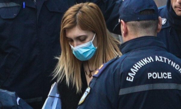 Πισπιρίγκου: Η πρώτη εμφάνιση μετά τις αποκαλύψεις για τον καρκίνο – Με μπαστούνι στο νοσοκομείο (Βίντεο)